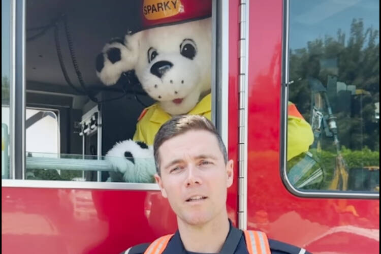 Oak Bay Fire Department Lt. Kyle Beaumont asks people to leave the pets at home, while using ‘Sparky’ as an example. (District of Oak Bay/Instagram)
Oak Bay Fire Department Lt. Kyle Beaumont asks people to leave the pets at home, while using ‘Sparky’ as an example. (District of Oak Bay/Instagram)