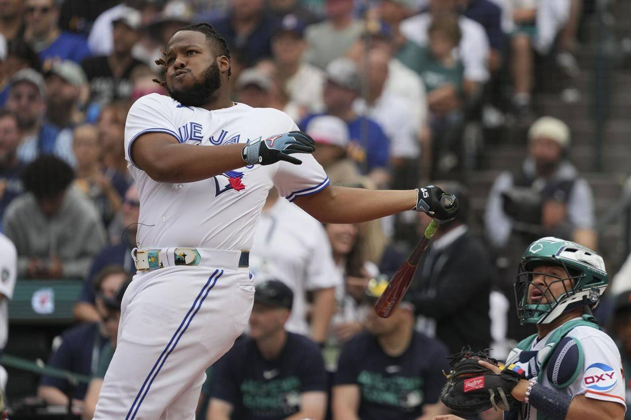 American League’s Vladimir Guerrero Jr., of the Toronto Blue Jays, hits during the first round of the MLB All-Star baseball Home Run Derby in Seattle, Monday, July 10, 2023. (AP Photo/Ted Warren)