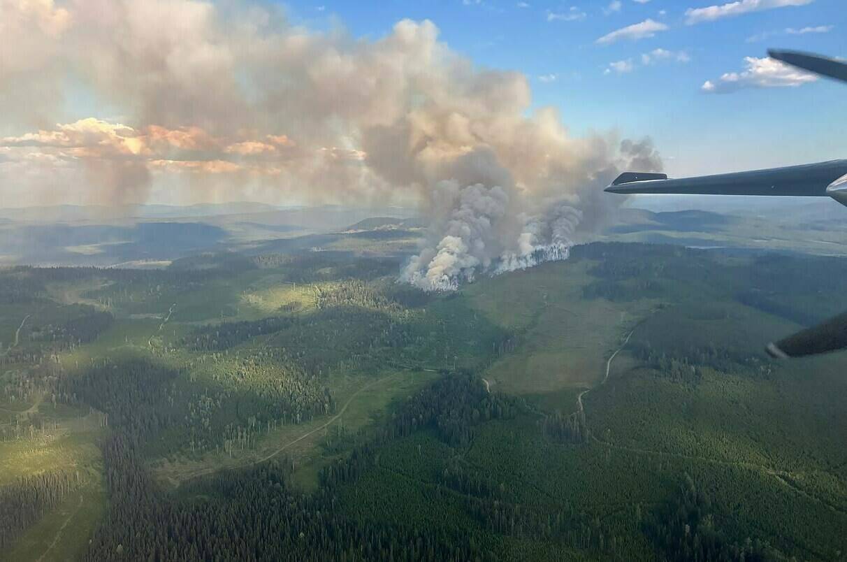 A wildfire located north of Gibraltar Mine, approximately 20 kilometres south of Kersley, B.C., is shown in this handout image provided by the BC Wildfire Service. Fire and emergency management officials are set to provide an update on the state of wildfires around British Columbia, as recent rains have offered some reprieve but several blazes still threaten communities. THE CANADIAN PRESS/HO-BC Wildfire Service