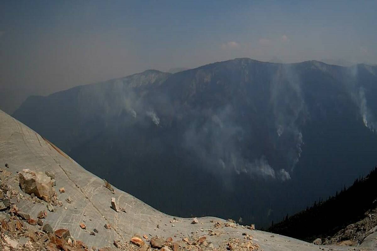 The Uto Wildfire is now more than 1,700 ha. (Parks Canada)