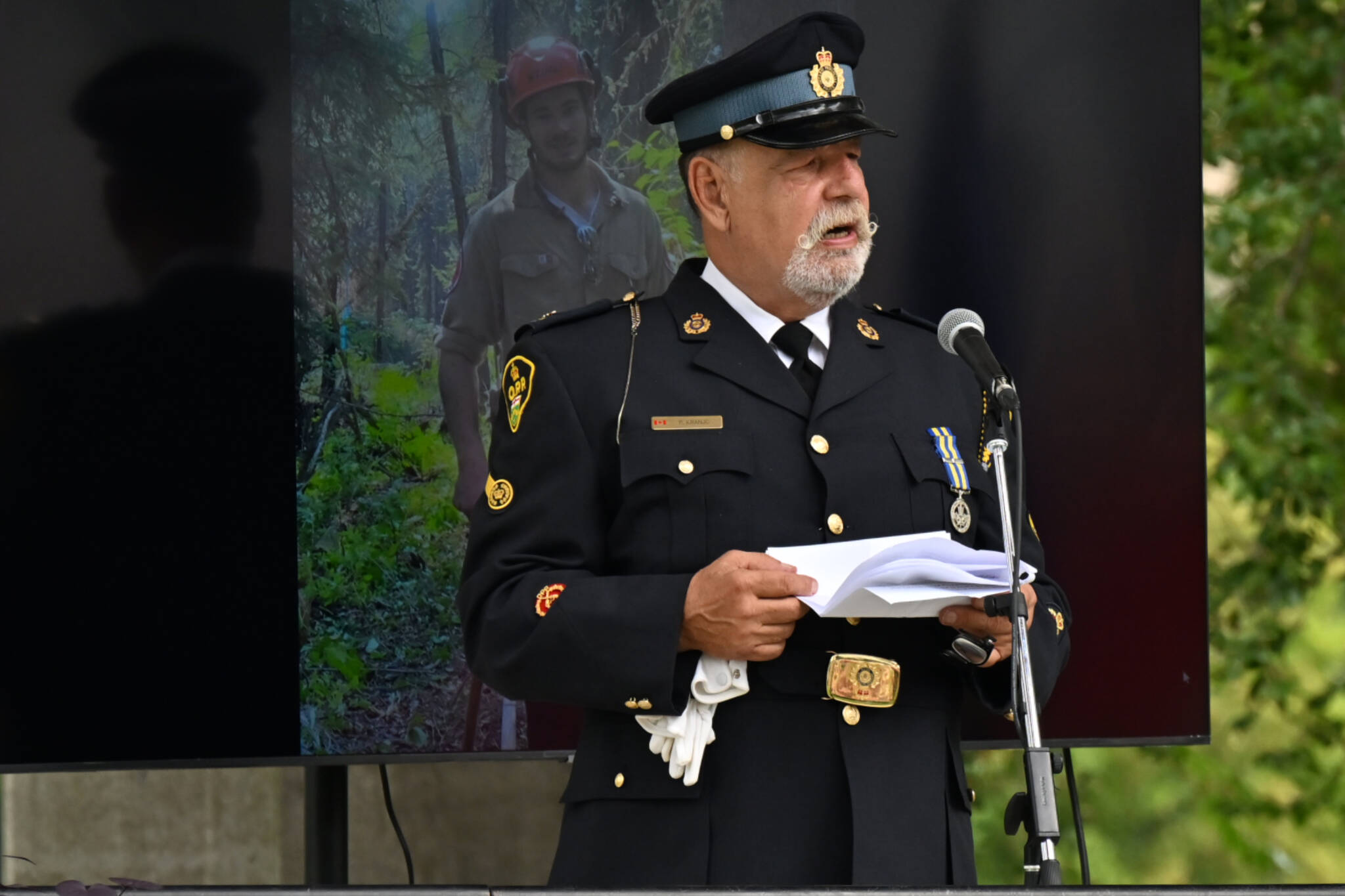 Paul Kranjc, a retired member of the Ontario Provincial Police, speaks on behalf of fallen firefighter Zak Muise’s family. (Brennan Phillips - Western News)