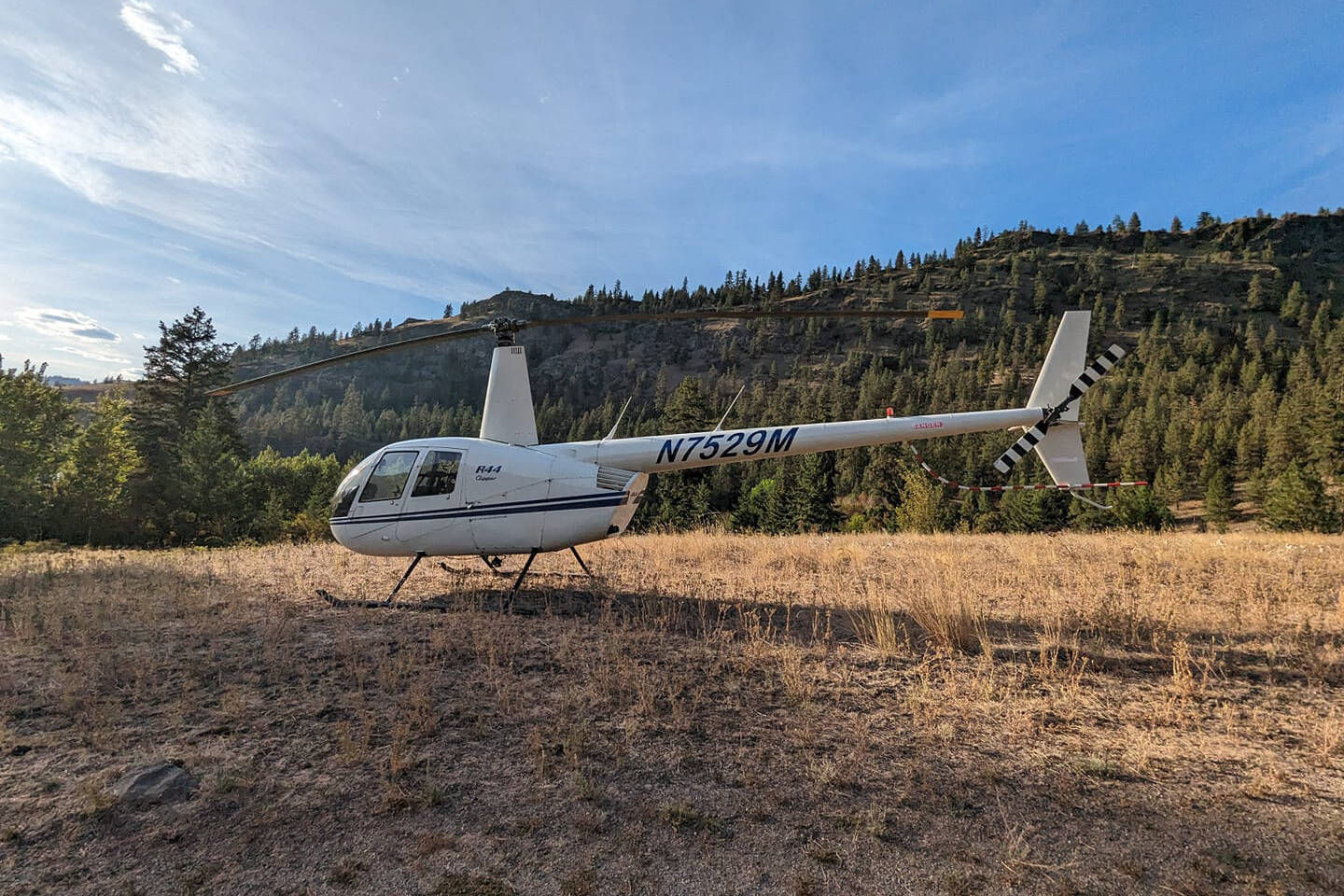 A helicopter believed to be the same one that crashed near Enderby Saturday was spotted landing in Kalamalka Lake Provincial Park earlier in the day. (Jessie Gottlieb Facebook photo)