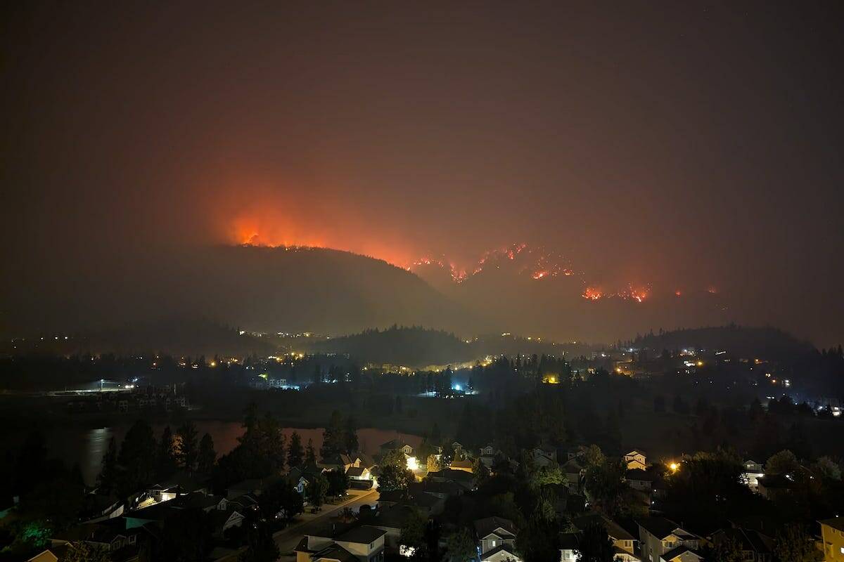 The McDougall Creek wildfire continues to burn in West Kelowna, standing at 11,000 hectares. (Jason Pettyjohn/Facebook)
