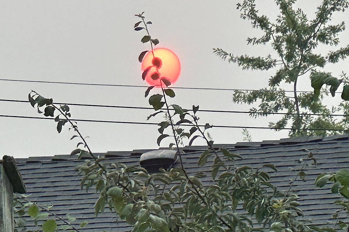 Air quality advisory continues acrossr Metro Vancouver and Fraser Valley, with red sun at dawn Aug. 21, 2023 in Chilliwack. (Jennifer Feinberg/ Chilliwack Progress)