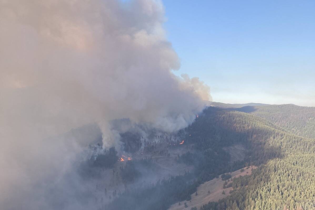 The Crater Creek wildfire continues to burn outside Keremeos. (BC Wildfire Services)