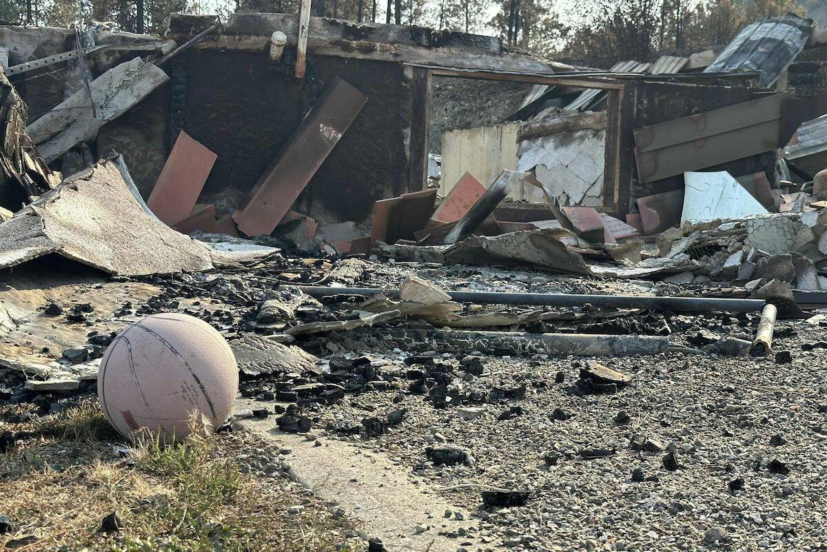 Devastating from a burn home caused by the Walroy Lake wildfire in Kelowna, Aug. 24, 2023. (Brittany Webster/Capital News)