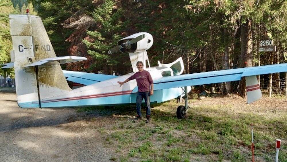 An unidentified pilot landed his plane on Highway 6 on Monday. Photo: Markus Herzig