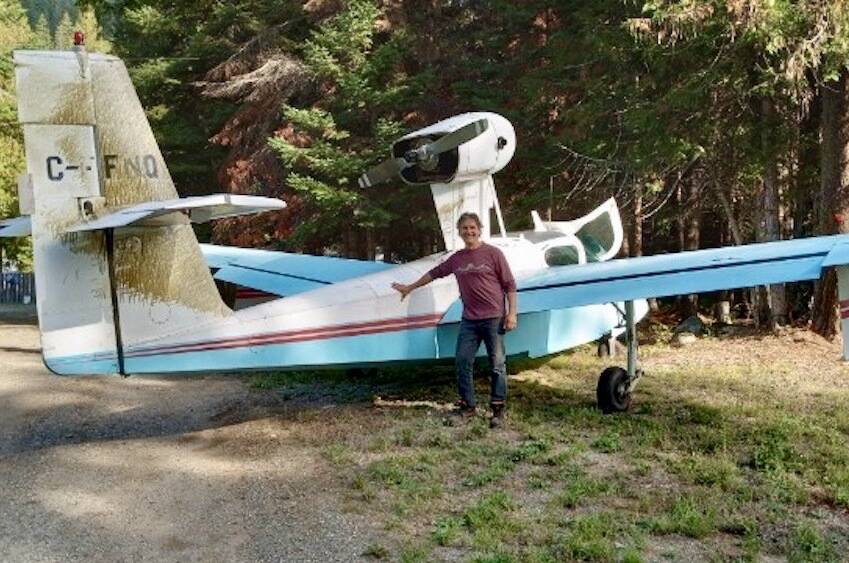 An unidentified pilot landed his plane on Highway 6 on Monday. Photo: Ed Baker