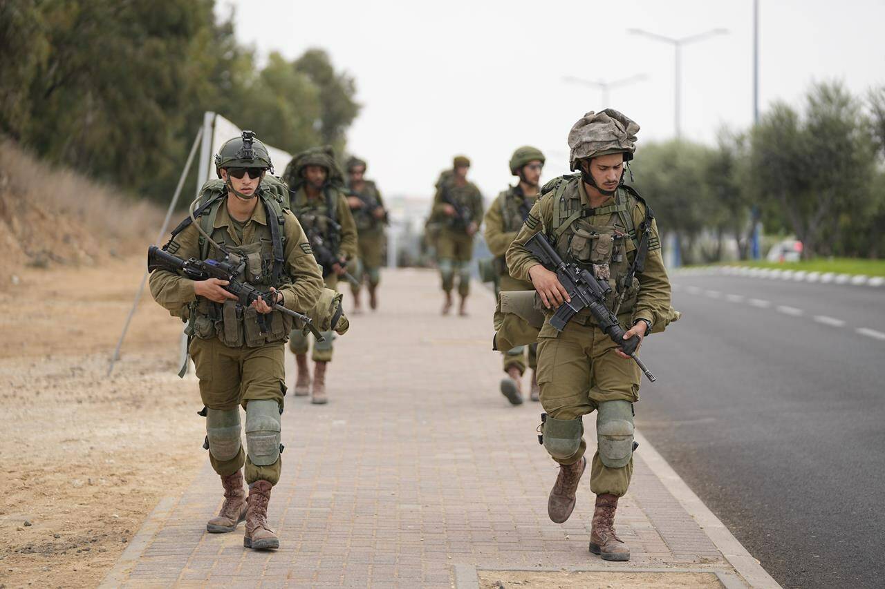 Israeli soldiers arrive at Sderot, a town close to the Gaza Strip, Wednesday, Oct.11, 2023.THE CANADIAN PRESS/AP/Ohad Zwigenberg