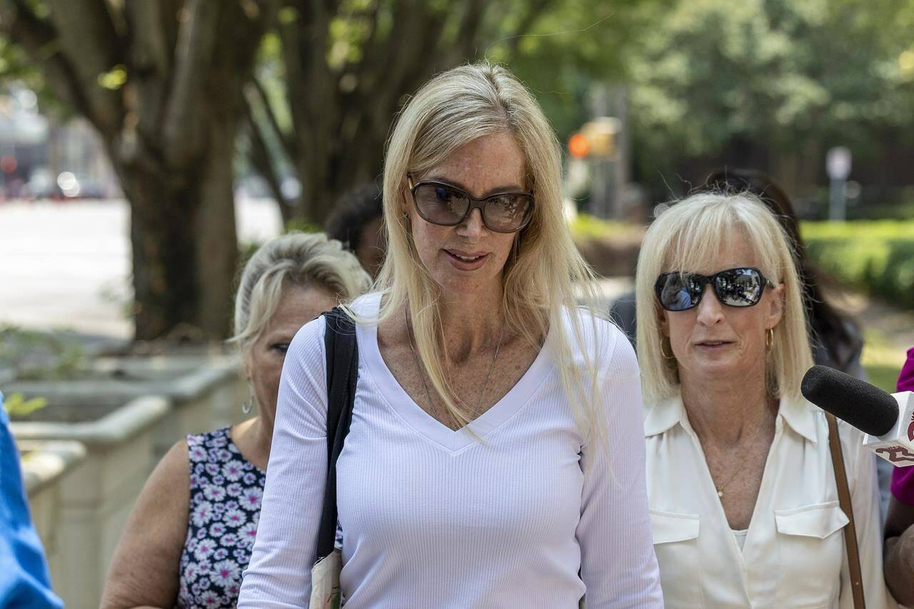 FILE - Beth Holloway, mother of Natalie Holloway, enters the Hugo L. Black United States Courthouse, Friday, June 9, 2023, in Birmingham, Ala. Court records filed Friday, Oct. 13, 2023, indicate Joran van der Sloot, the chief suspect in Natalee Holloway’s 2005 disappearance, intends to plead guilty in a federal case accusing him of trying to extort money from the missing teen’s mother. (AP Photo/Vasha Hunt, File)