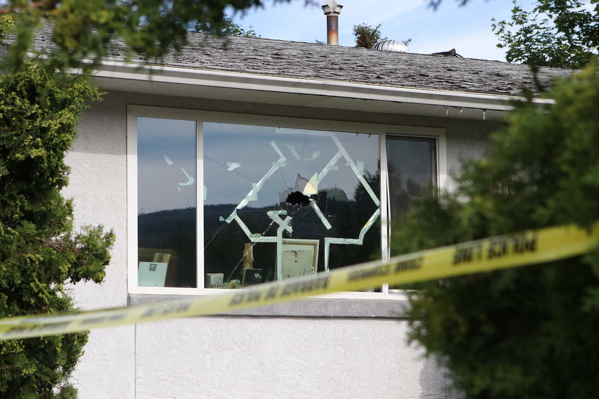 A Sycamore Road home in Kelowna cordoned off as police conduct an investigation after a man was found dead at the residence on Thursday, June 17, 2021. (Aaron Hemens/Capital News)
