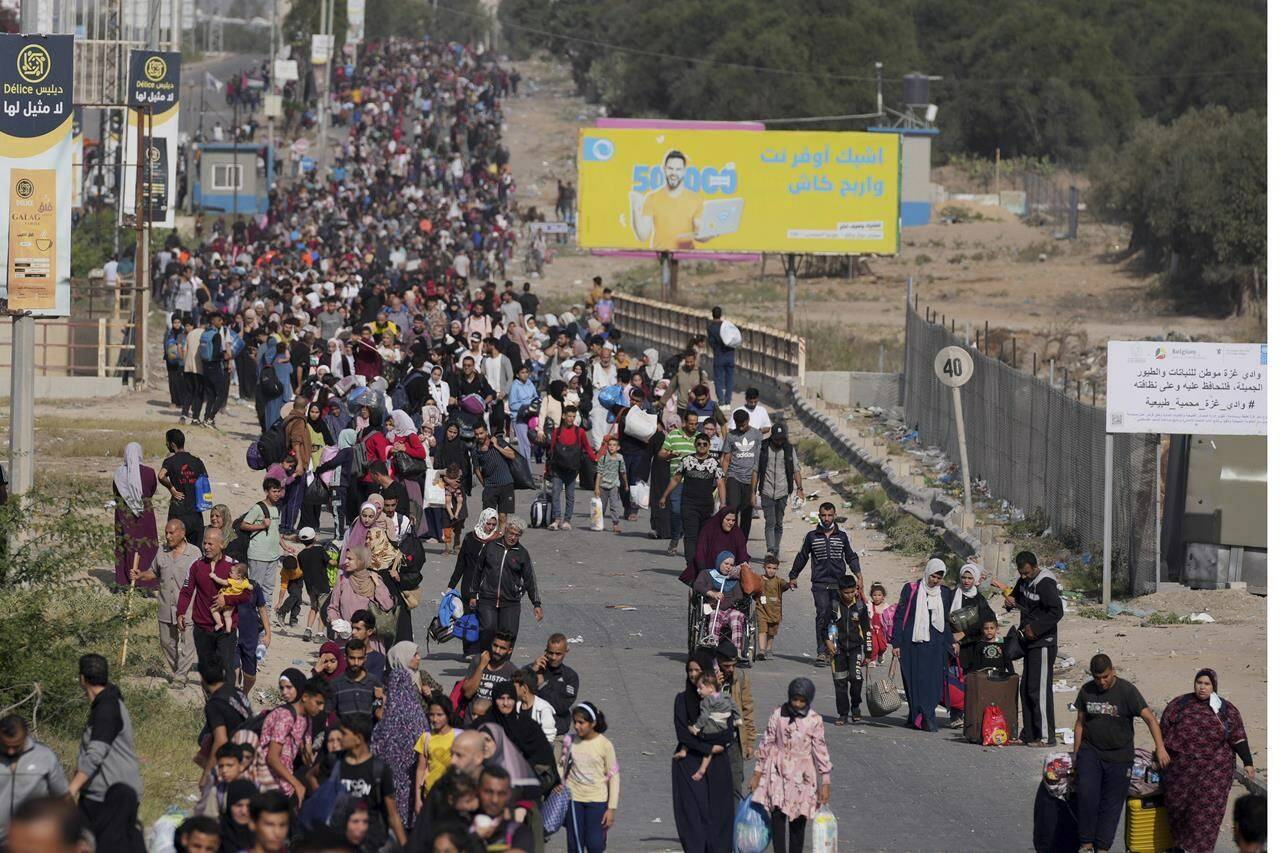 Palestinians flee to the southern Gaza Strip along Salah al-Din Street in Bureij, Gaza Strip, Thursday, Nov. 9, 2023. THE CANADIAN PRESS/AP, Hatem Moussa