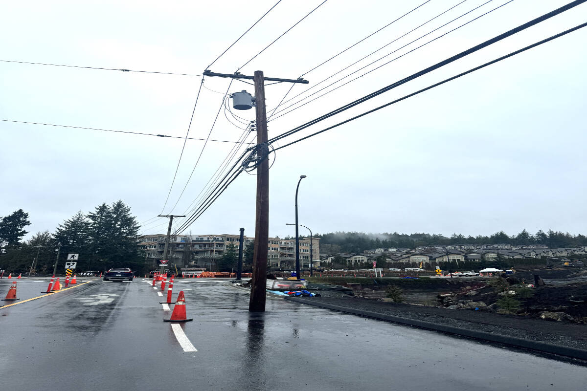 A hydro pole in the middle of a stretch of road by Veterans Memorial Parkway and Latoria Road has caused confusion. (Photo courtesy of Owen Williams)