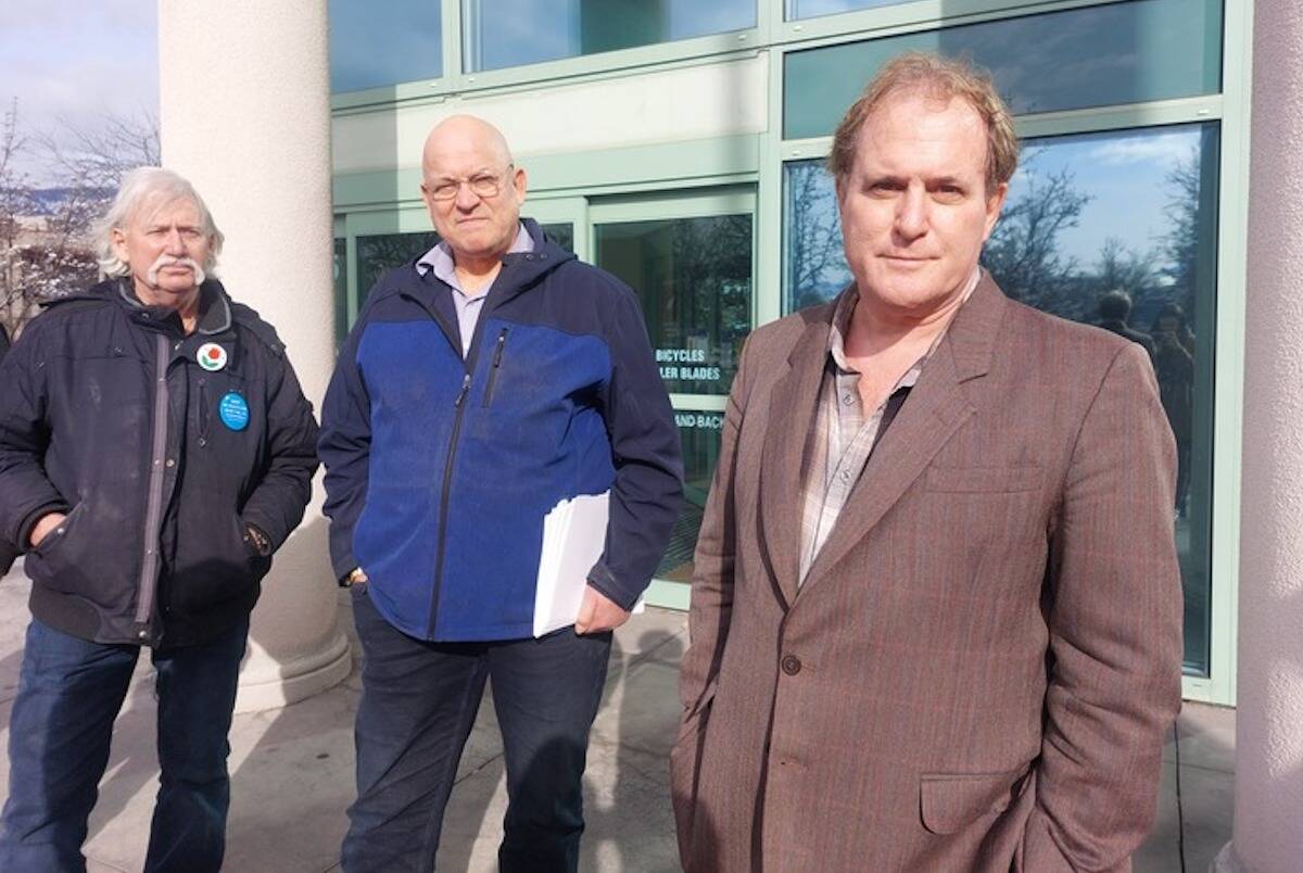 David Lindsay (right) and two of his supporters outside the Kelowna Courthouse on March 1, 2023. (Jacqueline Gelineau/Capital News)