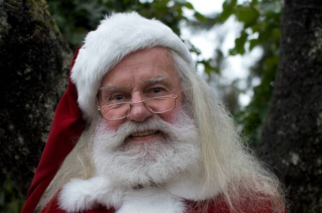 Santa gives South Surrey resident Don Bennett a lot of credit for helping out with his responsibilities over the holiday season. Contributed photo