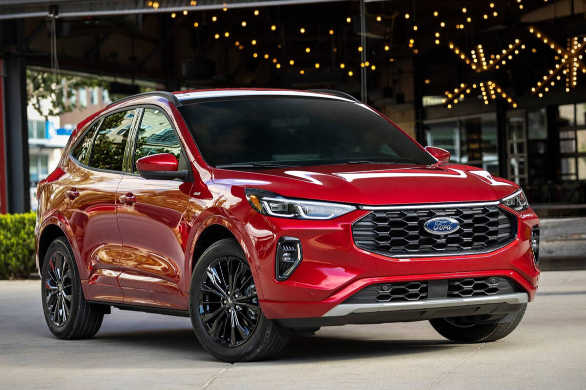 The 2023 Escape has four powertrain choices, from a small turbocharged four-cylinder to a plug-in hybrid. For 2023, the Escape was treated to a refresh that included a new and more aggressive (but attractive) nose, plus minor changes to the hood and front bumpers. PHOTO: FORD