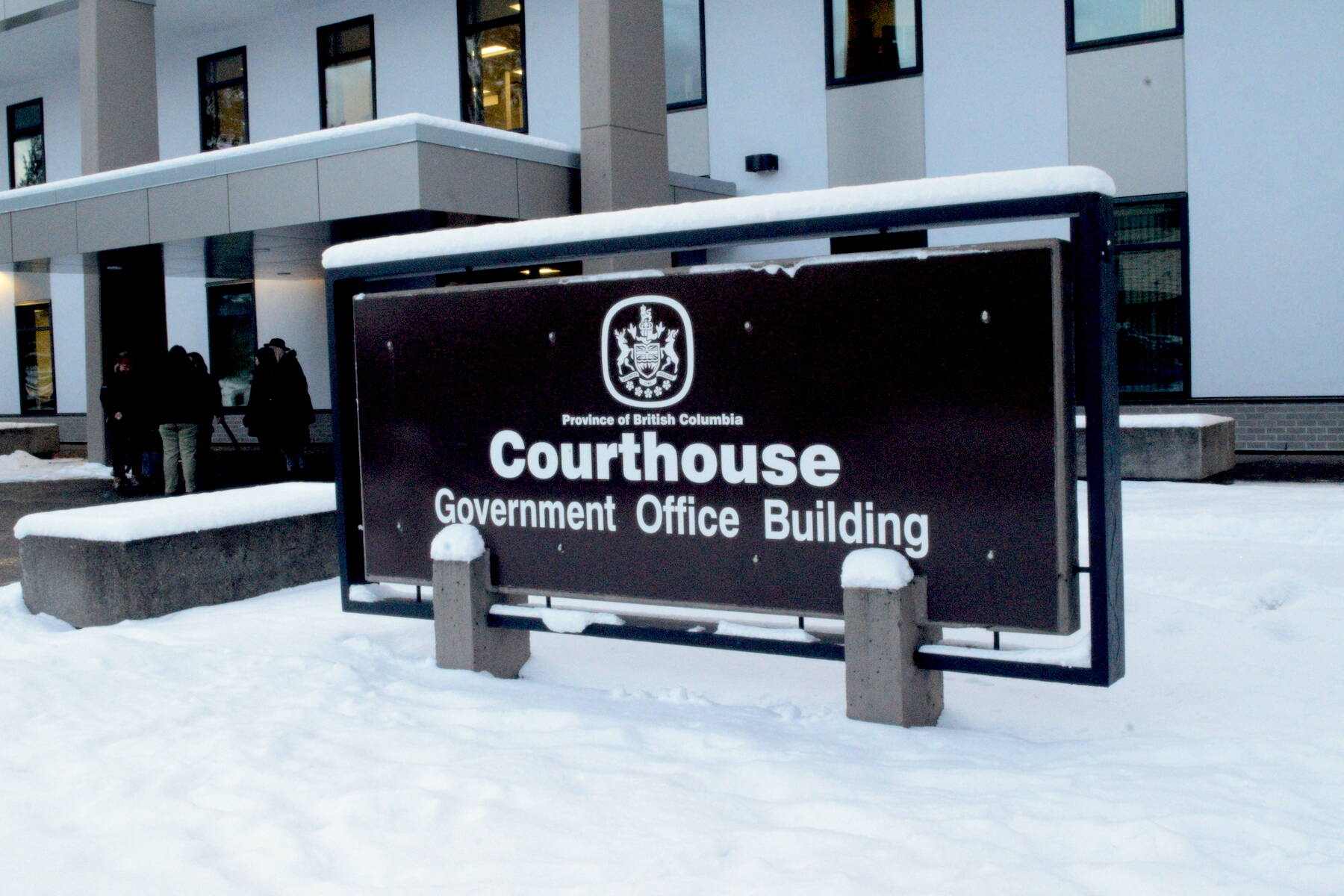 People gather outside the Smithers courthouse as the criminal contempt trial of three Coastal GasLink pipeline opponents for impeding the progress of the project got underway last week. (Morgan Powell/ The Interior News)