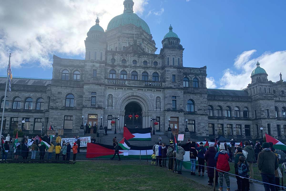 Global politics intruded on provincial politics Sunday afternoon once more during this pro-Palestinian, anti-Israel protest outside the provincial legislature. (Wolf Depner/News Staff)