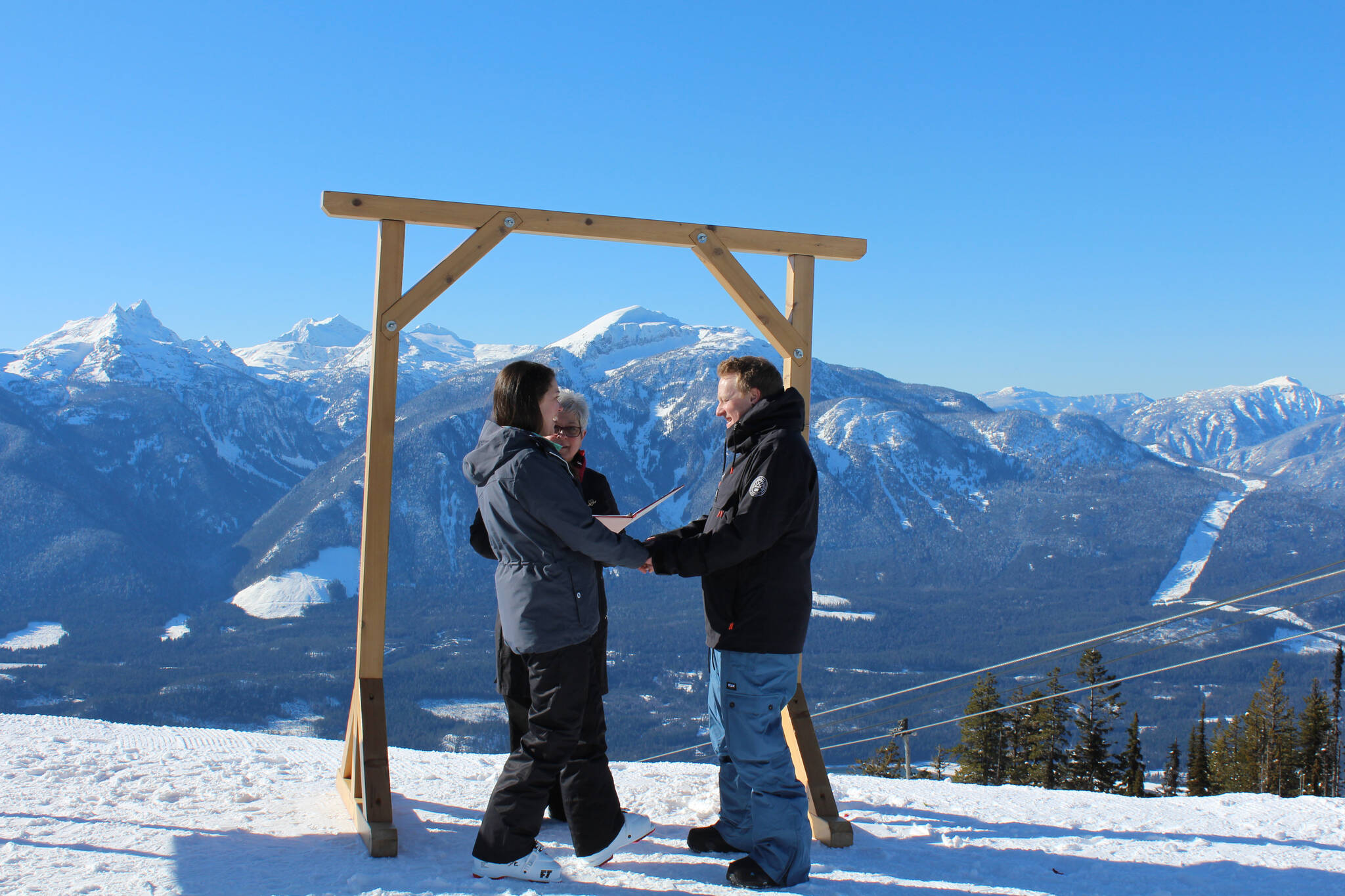 Jason Baertschi and Shianne Lewang spent a decade on the slopes and skied down after tying the knot.