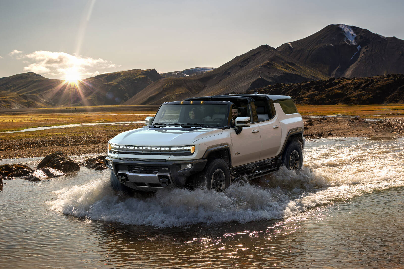 The GMC HUMMER EV SUV completes the HUMMER EV family and features a 126.7-inch wheelbase for tight proportions and a maneuverable body, providing remarkable on- and off-road capability. Photo courtesy GMC