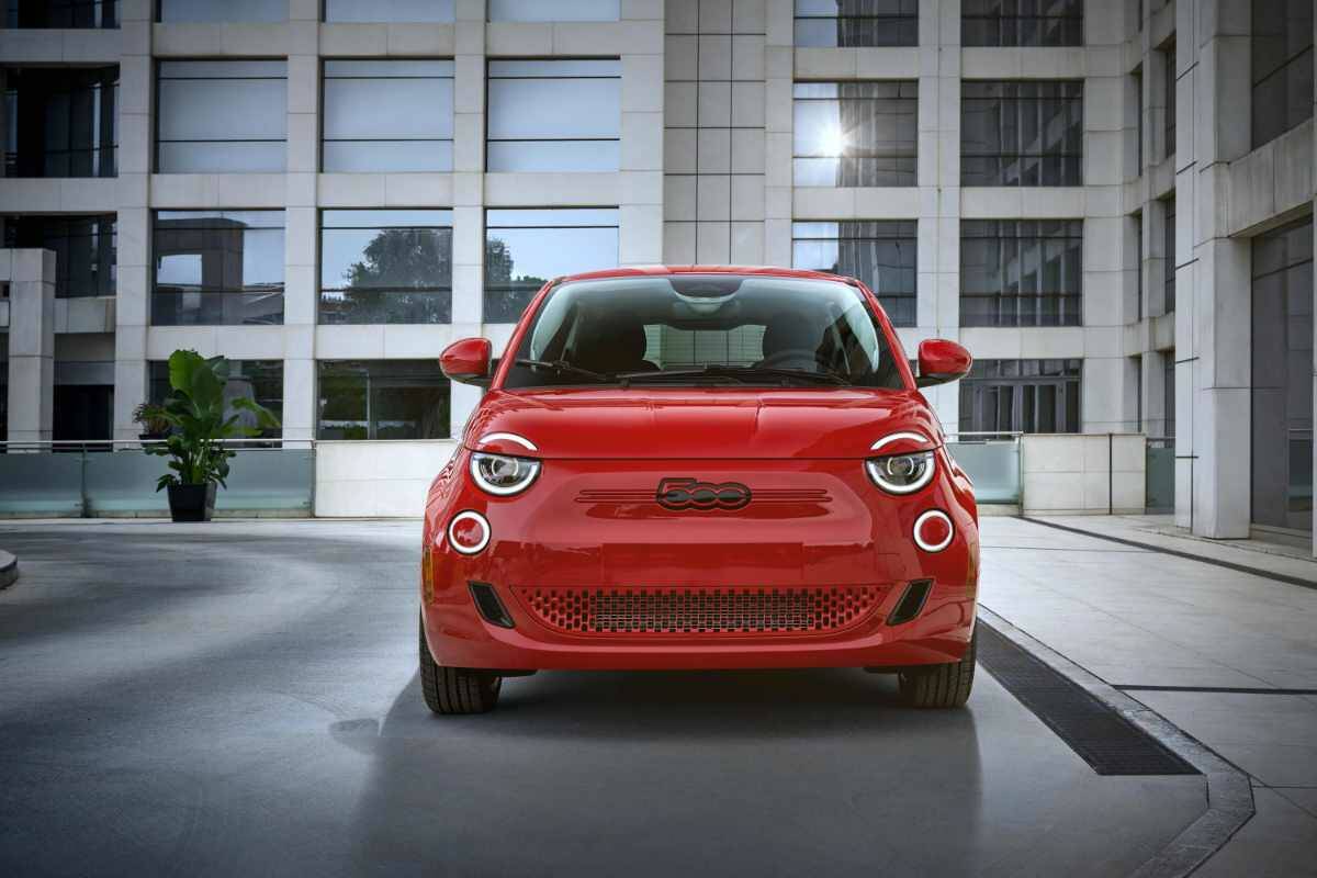 Fiat estimates a zero-to-60-mph (96-km/h) time of 8.5 seconds and a top speed of 150 km/h for the 1,350-kilometre 500e. Estimated maximum range is 238 kilometres. PHOTO: FIAT