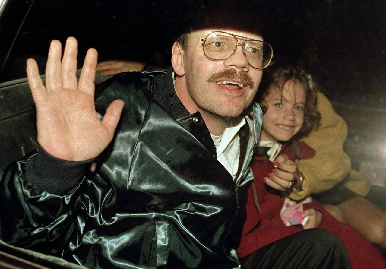 FILE - Terry Anderson, who was the longest held American hostage in Lebanon, grins with his 6-year-old daughter Sulome, Dec. 4, 1991, as they leave the U.S. Ambassador’s residence in Damascus, Syria, following Anderson’s release. Anderson, the globe-trotting Associated Press correspondent who became one of America’s longest-held hostages after he was snatched from a street in war-torn Lebanon in 1985 and held for nearly seven years, died Sunday, April 21, 2024. He was 76. (AP Photo/Santiago Lyon, File)