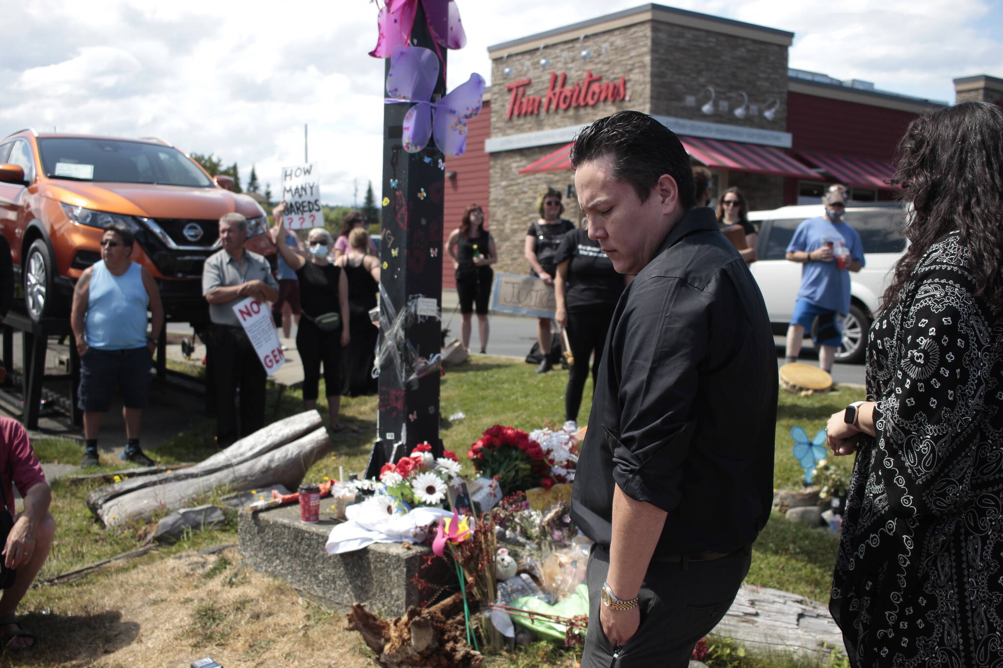 Jared Lowndes’ friend Jason Watt makes a statement at Lowndes’ memorial. Photo by Marc Kitteringham / Campbell River Mirror