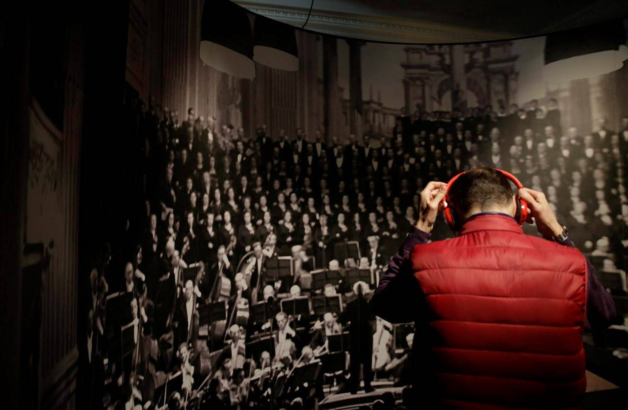 A researcher out of British Columbia’s Simon Fraser University says the brains of older adults feel a sense of reward when listening to music, even if it’s a song that they don’t particularly like. A guest listens Arturo Toscanini’s operas on a headphone during the unveiling of the exhibition on the Italian musician and composer, at La Scala opera theatre in Milan, Italy, Tuesday, March 21, 2017. THE CANADIAN PRESS/AP-Luca Bruno