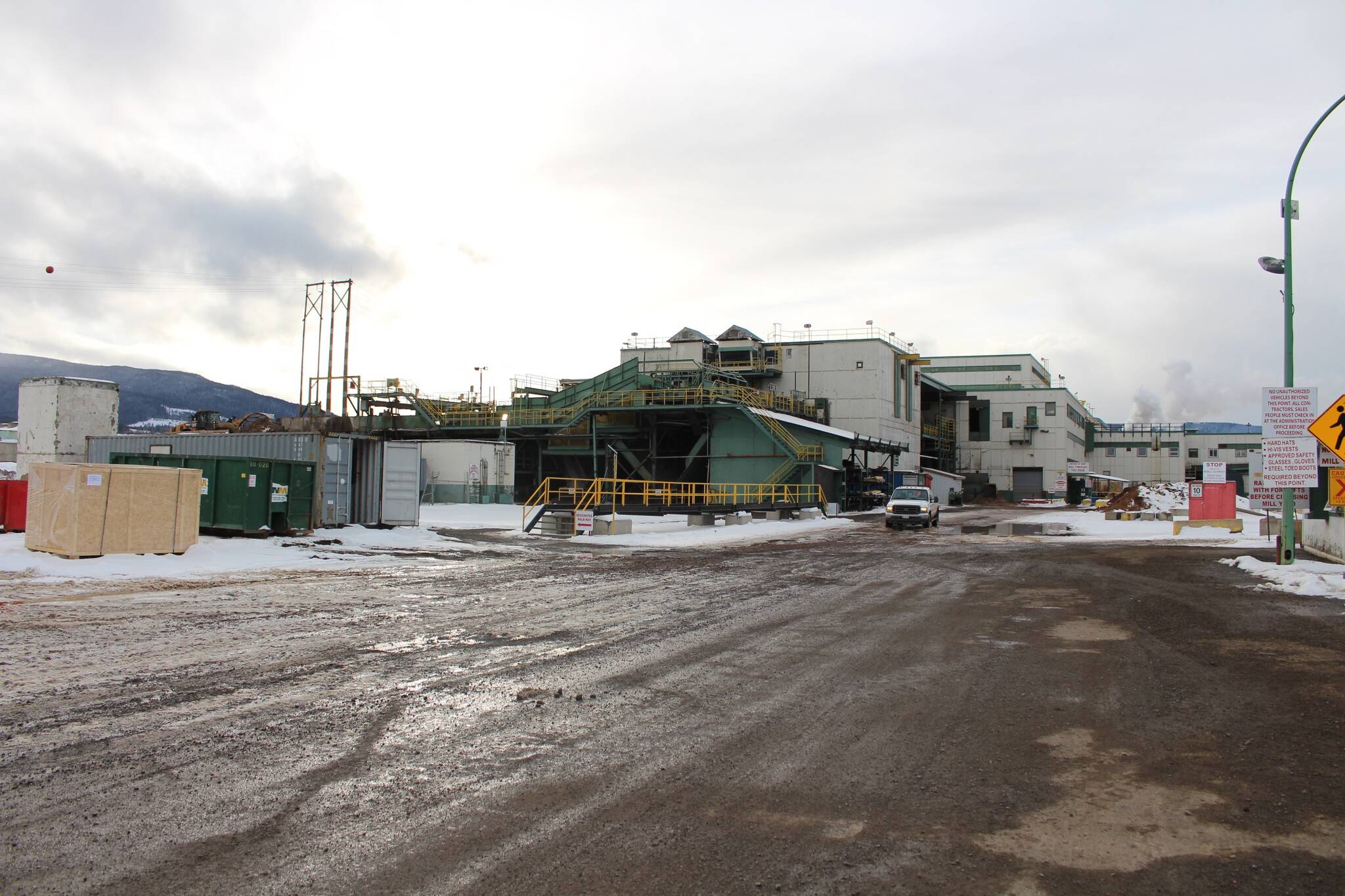 In 2023, Canfor announced that it would demolish its old mill in Houston and build a new one. But Canfor Thursday announced that it would not go ahead with such plans. The company also announced the permanent closure of its existing sawmill in Bear Lake near Prince George and the indefinite curtailment of a production line at its Northwood Pulp Mill in Prince George. (Black Press Media file photo)