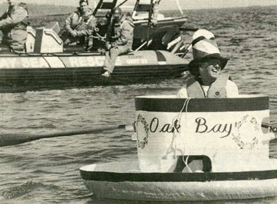 Mayor Christopher Causton paddles his way to victory at the 2002 Oak Bay Tea Party. (Oak Bay Archives)