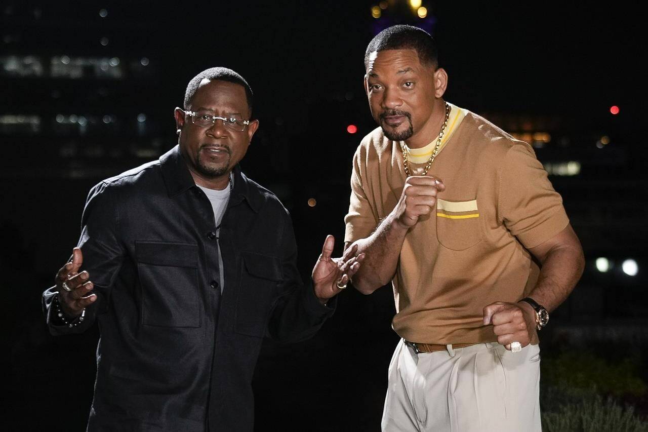Actors Martin Lawrence, left, and Will Smith, strike a pose during a photo shoot to promote their latest film, “Bad Boys: Ride or Die”, in Mexico City, Friday, May 31, 2024. (AP Photo/Matias Delacroix)