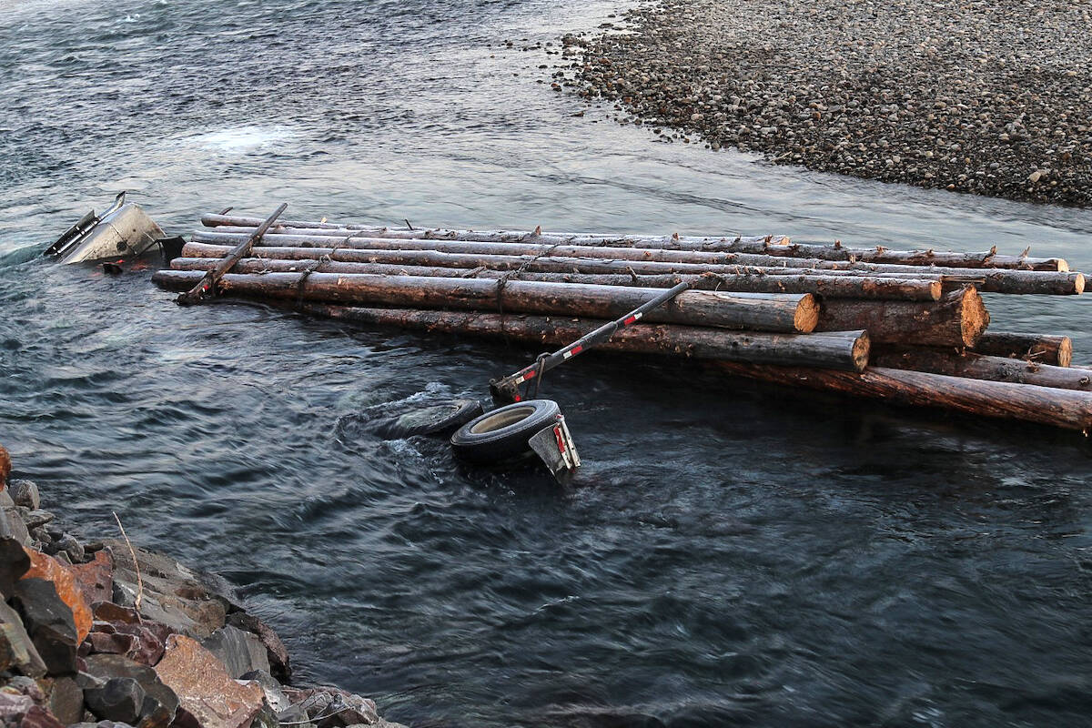 A fully-loaded logging truck plunged into the Elk River on Monday, October 18 2021. (Contributed by James Kirk)