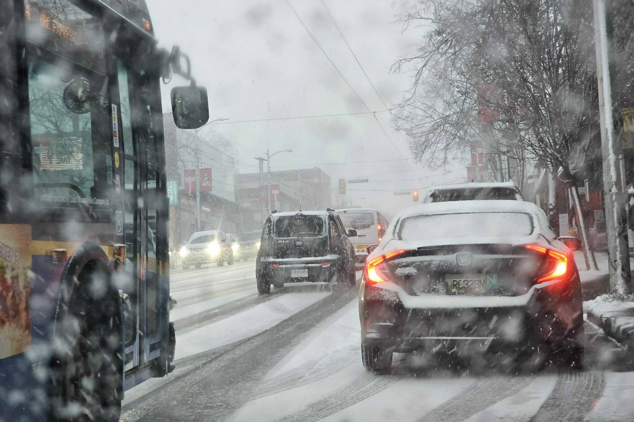 Drivers work their way through snow falling in Vancouver, the afternoon of Jan 11. Dan Ferguson photo